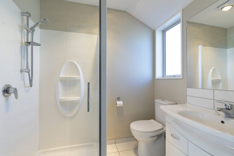 Photo of property in 144d High Street, Oxford, 7430