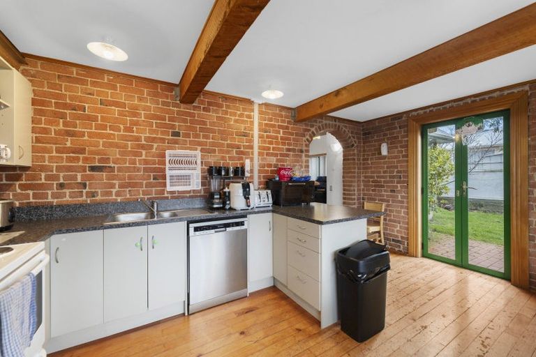 Photo of property in 33 Eastbourne Street, Caversham, Dunedin, 9012