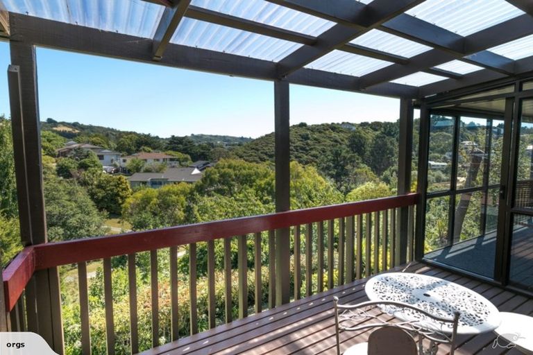Photo of property in 42 Sailmaker Close, Whitby, Porirua, 5024