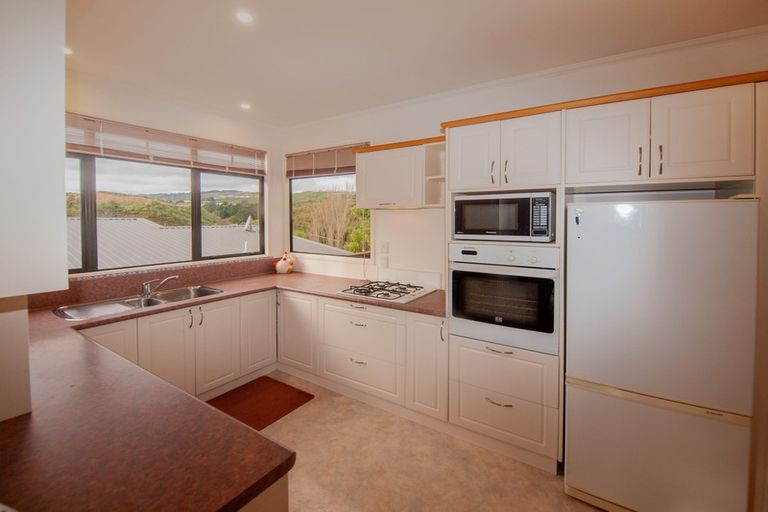 Photo of property in 16 Wantwood Grove, Churton Park, Wellington, 6037