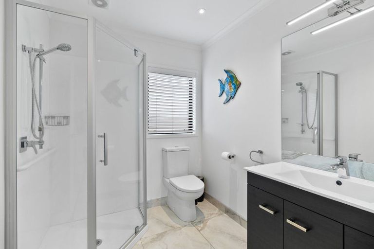 Photo of property in 18 Applemoors Way, Riverhead, 0820