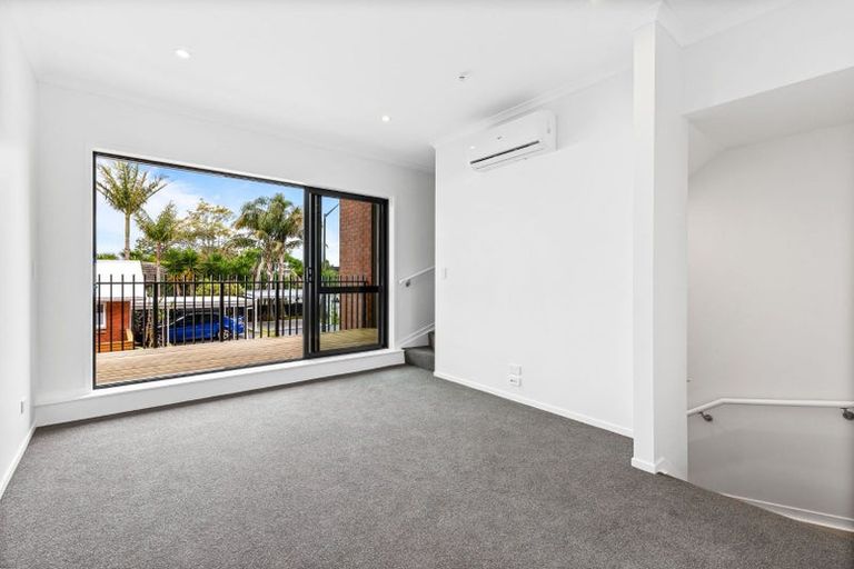 Photo of property in 500a Te Atatu Road, Te Atatu Peninsula, Auckland, 0610