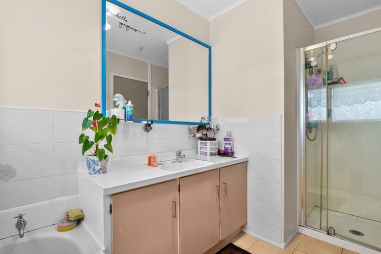 Photo of property in 2/99 Prince Regent Drive, Half Moon Bay, Auckland, 2012