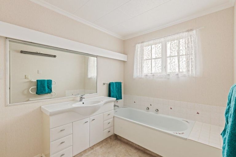 Photo of property in 9 Kapu Grove, Whalers Gate, New Plymouth, 4310
