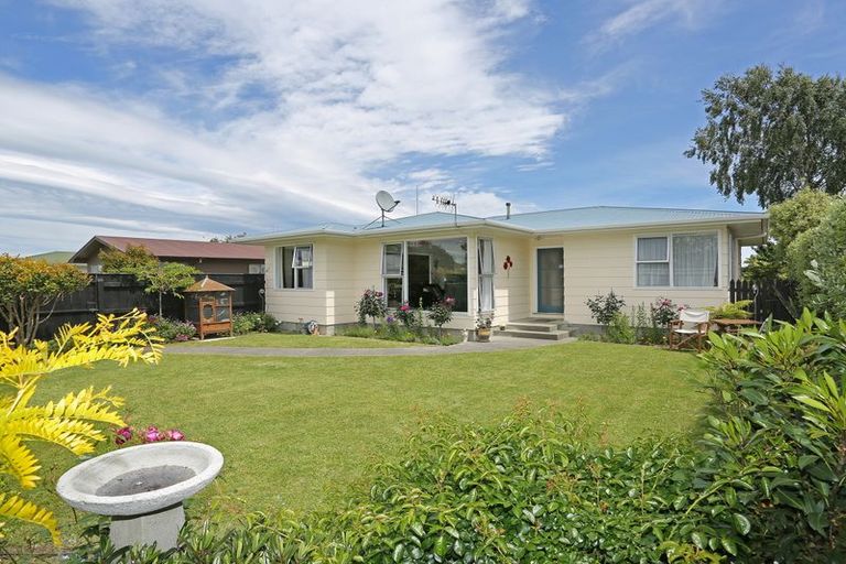 Photo of property in 4 Acacia Street, Kelvin Grove, Palmerston North, 4414