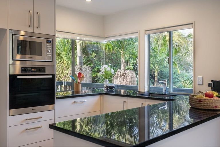 Photo of property in 1/23 Lake Road, Northcote, Auckland, 0627