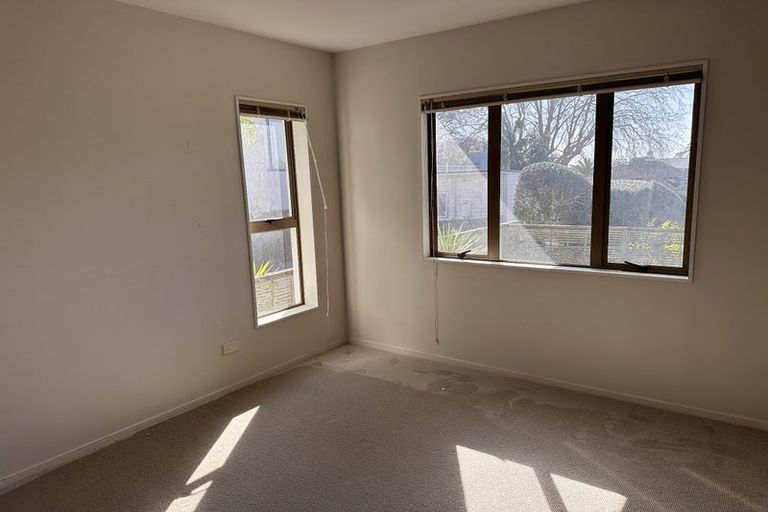 Photo of property in 30a Oakwood Grove, Eastern Beach, Auckland, 2012