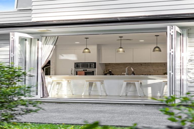 Photo of property in 8 Somerset Place, Stanmore Bay, Whangaparaoa, 0932