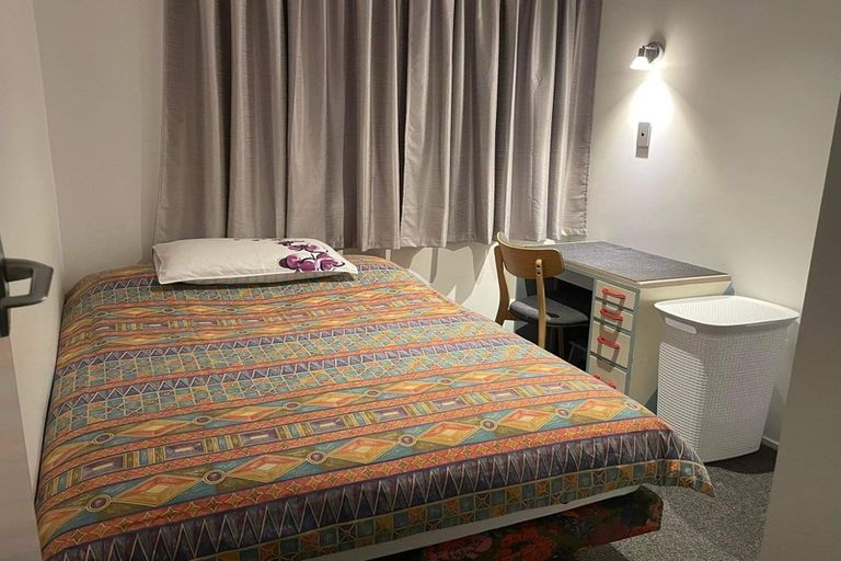 Photo of property in 4/1 Manuka Road, Bayview, Auckland, 0629