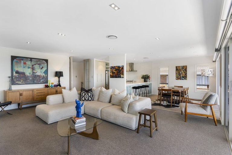 Photo of property in 1/51 Seaview Road, Castor Bay, Auckland, 0620