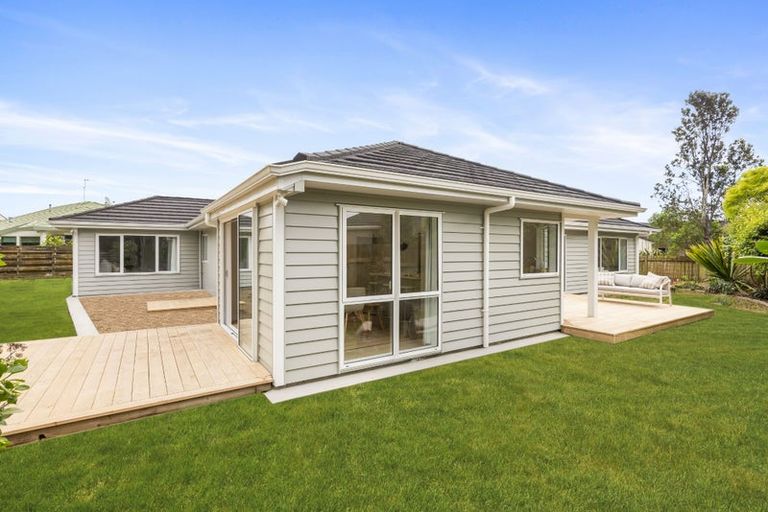 Photo of property in 13 Runanga Grove, Waikanae, 5036