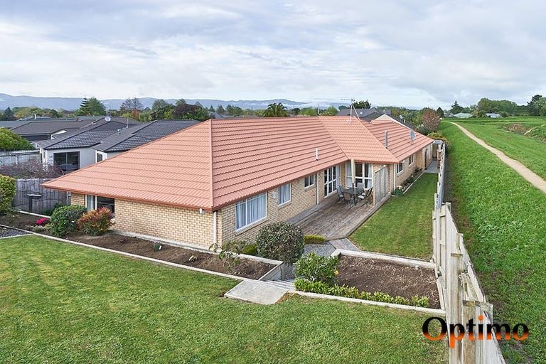 Photo of property in 21 Rothesay Place, Highbury, Palmerston North, 4412