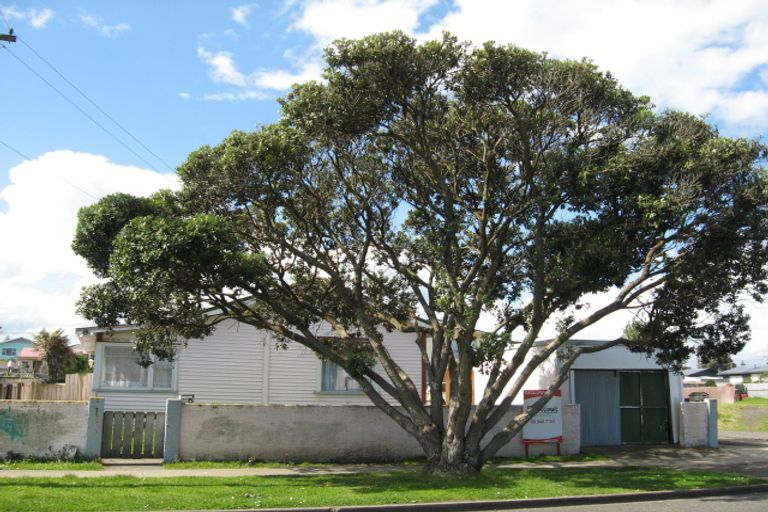 Photo of property in 12 Karaka Street, Castlecliff, Whanganui, 4501