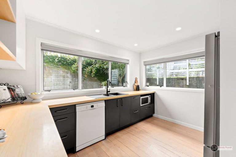 Photo of property in 23 Dowling Grove, Silverstream, Upper Hutt, 5019