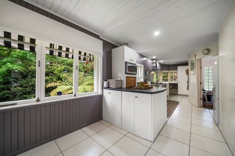 Photo of property in 21 Kopiko Road, Titirangi, Auckland, 0604