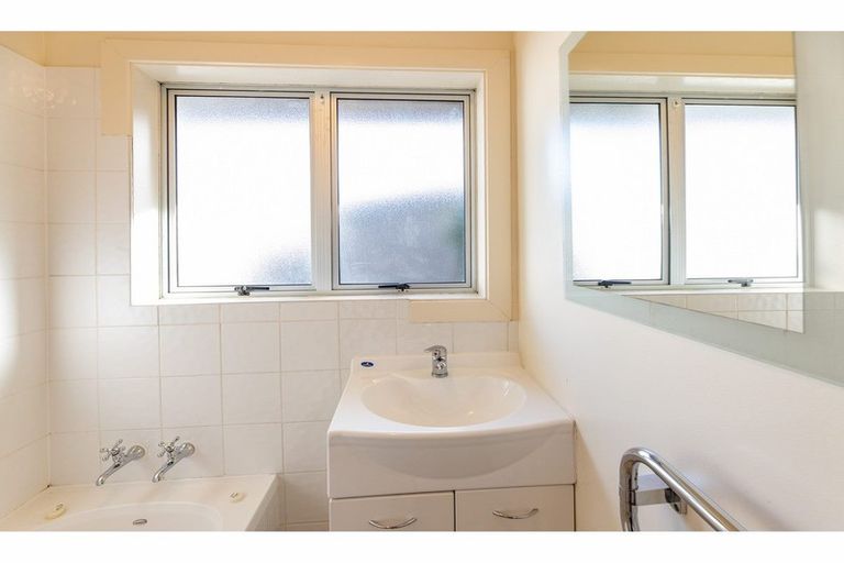 Photo of property in 32 Bentley Street, Russley, Christchurch, 8042