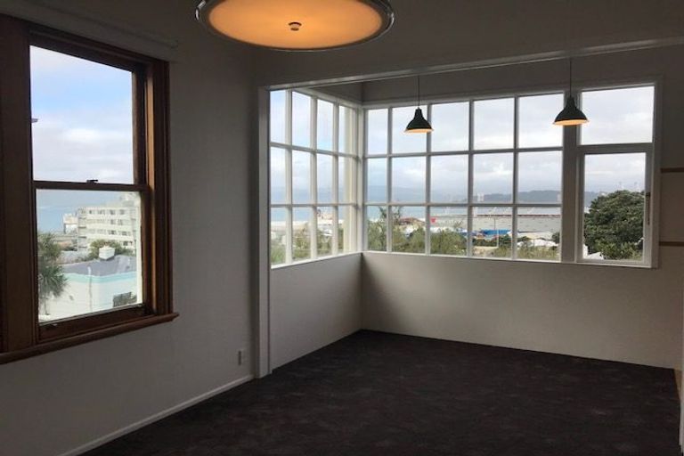 Photo of property in 43 Grant Road, Thorndon, Wellington, 6011