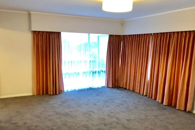 Photo of property in 25 Walnut Lane, Browns Bay, Auckland, 0630