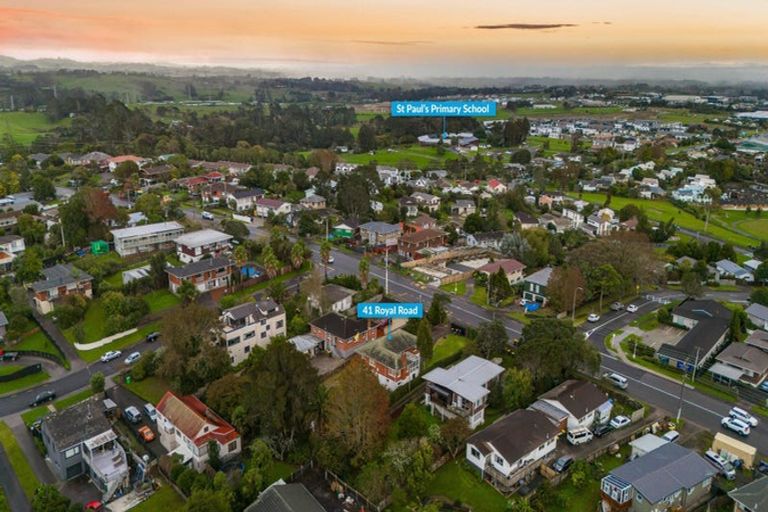 Photo of property in 41 Royal Road, Massey, Auckland, 0614