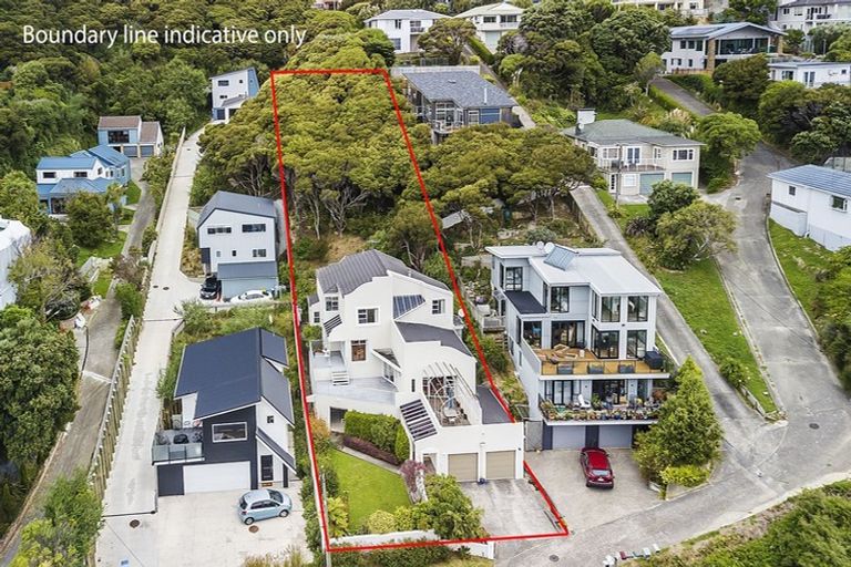 Photo of property in 32 Paremata Crescent, Paremata, Porirua, 5024