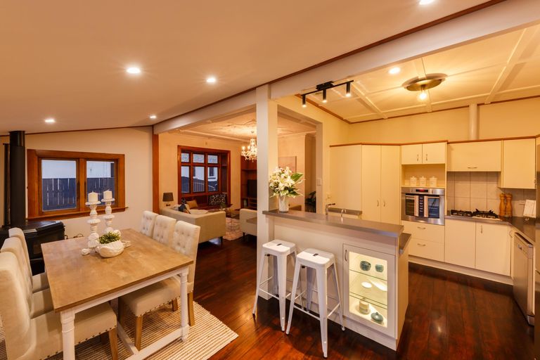 Photo of property in 143 Featherston Street, Palmerston North, 4410