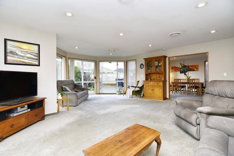 Photo of property in 31 Creese Place, Redwood, Christchurch, 8051