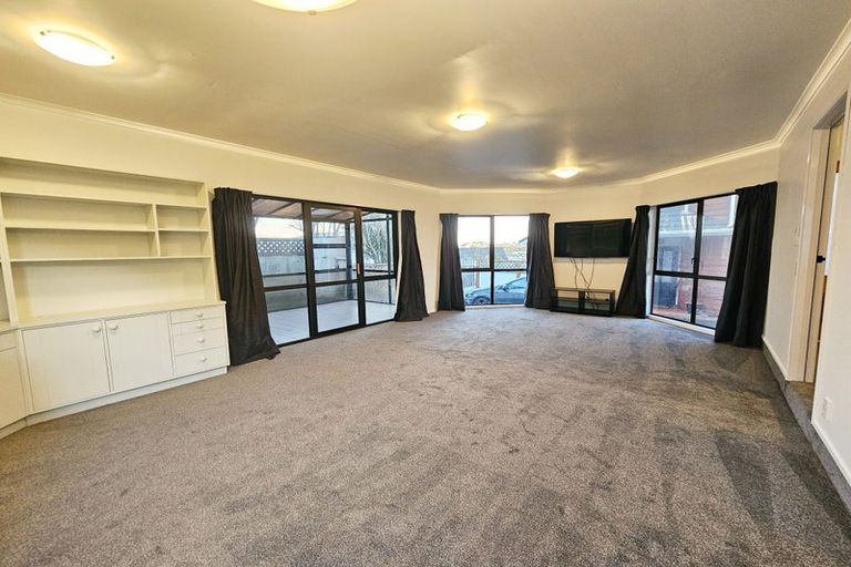 Photo of property in 22 Rangitane Street, Maupuia, Wellington, 6022