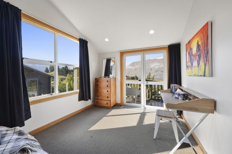 Photo of property in 18 Dart Place, Fernhill, Queenstown, 9300