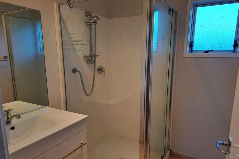 Photo of property in 2/15a Mcintyre Road, Mangere Bridge, Auckland, 2022