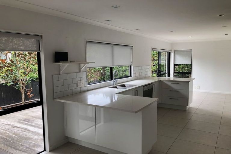 Photo of property in 54a Hattaway Avenue, Bucklands Beach, Auckland, 2012