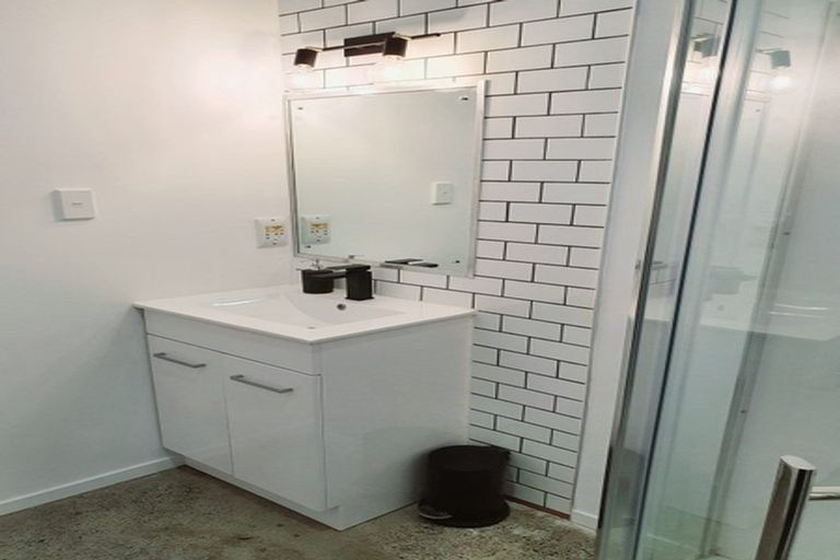 Photo of property in 1/59 Topliss Drive, Northcross, Auckland, 0632