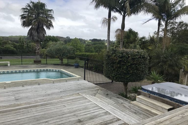 Photo of property in 79 Tawa Road, Kumeu, 0891