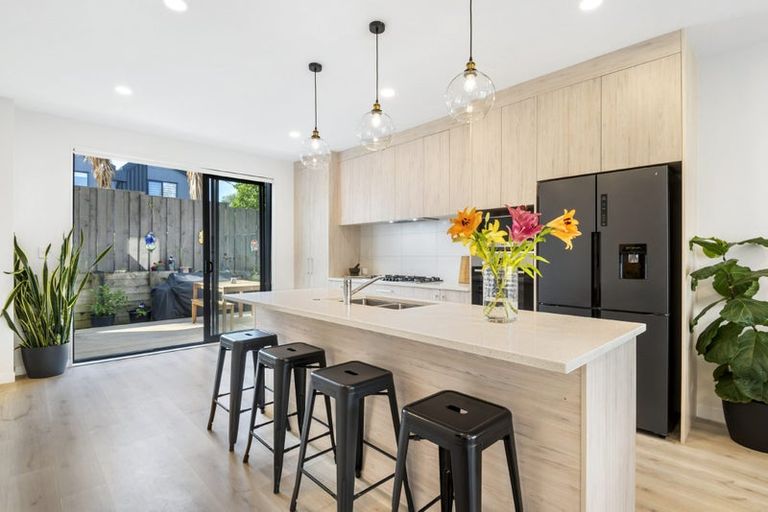 Photo of property in 4b Rosalind Road, Glenfield, Auckland, 0629