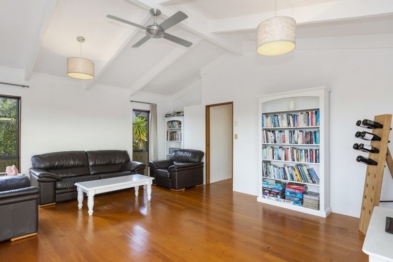 Photo of property in 18 Margaret Drive, Omokoroa, 3114