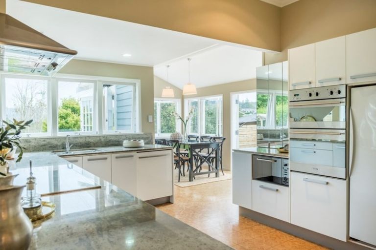 Photo of property in 81 Oraha Road, Kumeu, 0892