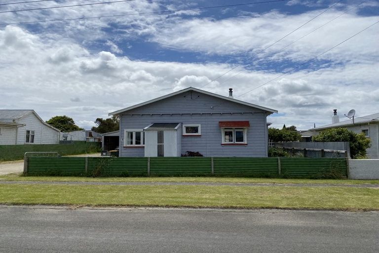 Photo of property in 16 Gloag Street, Waverley, 4510