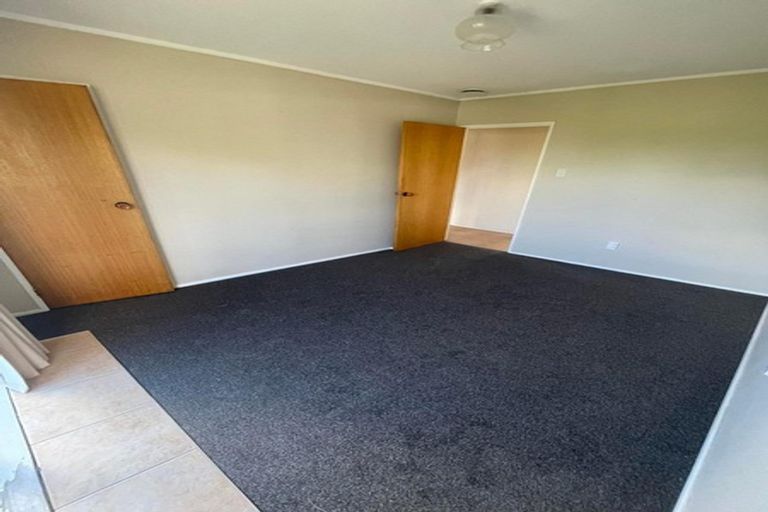 Photo of property in 1/19 Blacklock Avenue, Henderson, Auckland, 0612