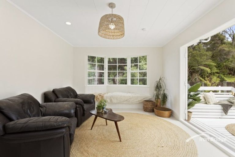 Photo of property in 61 Easton Park Parade, Glenfield, Auckland, 0629