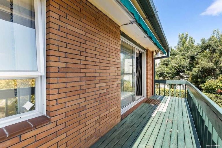 Photo of property in 1/36 Saddleback Rise, Murrays Bay, Auckland, 0630