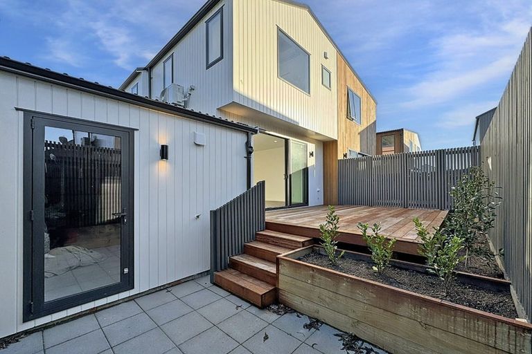 Photo of property in 4/323 Riverside Drive, Waterloo, Lower Hutt, 5011