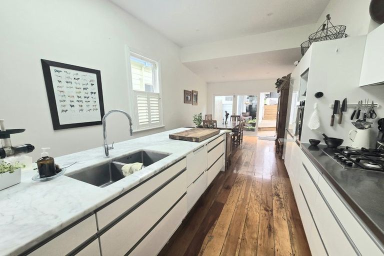 Photo of property in 87 Tiber Street, Island Bay, Wellington, 6023