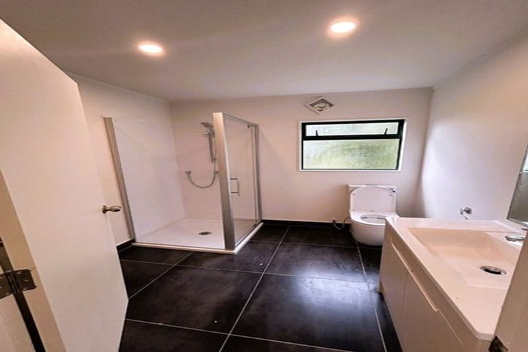 Photo of property in 5 Lysander Crescent, Beach Haven, Auckland, 0626