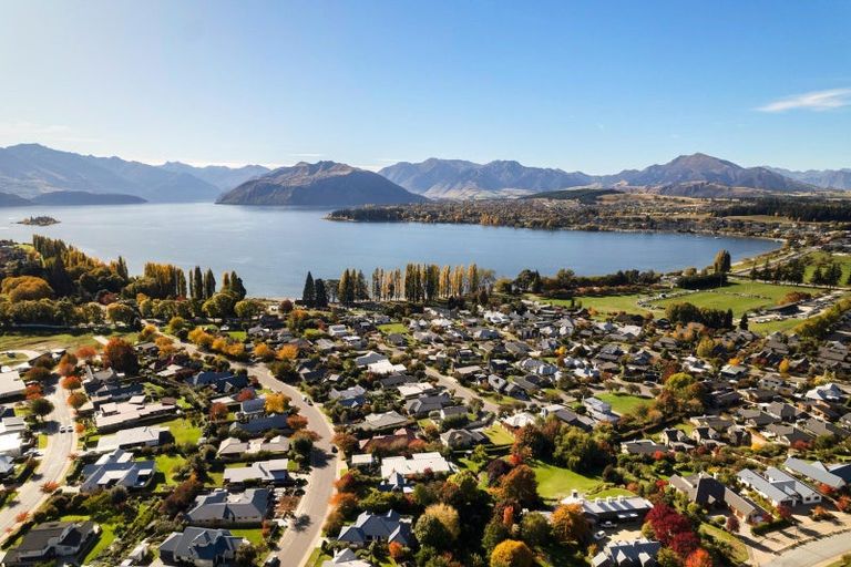 Photo of property in 76 Meadowstone Drive, Wanaka, 9305