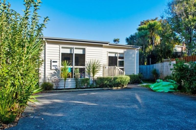 Photo of property in 9 Mackwood Place, Birkdale, Auckland, 0626