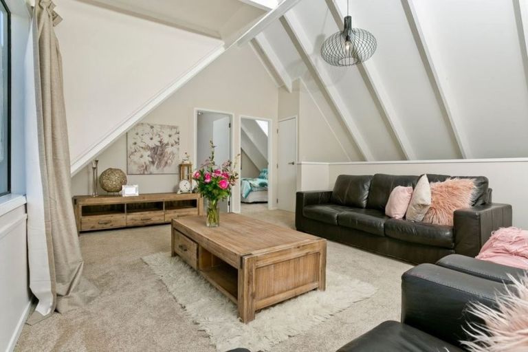 Photo of property in 2/74 Brigantine Drive, Beach Haven, Auckland, 0626