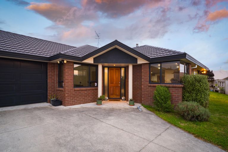Photo of property in 12 Walnut Grove, Kelvin Grove, Palmerston North, 4414