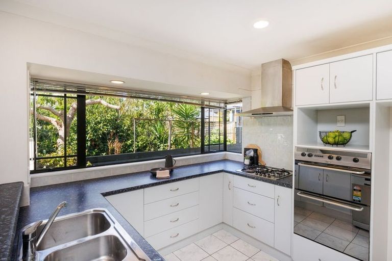 Photo of property in 12 Franklin Avenue, Hokowhitu, Palmerston North, 4410