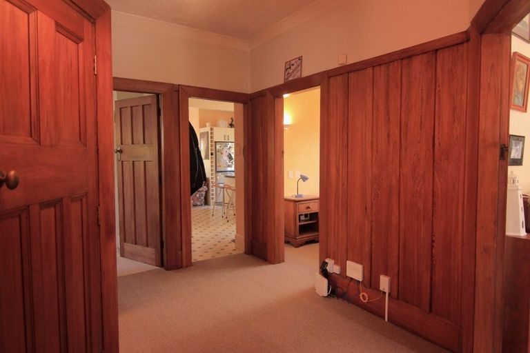 Photo of property in 82 Avonhead Road, Avonhead, Christchurch, 8042