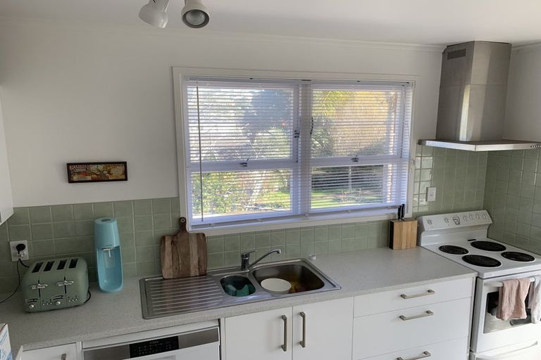 Photo of property in 2/19 Sudan Avenue, Milford, Auckland, 0620