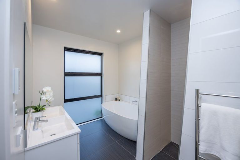 Photo of property in 12 Kentwood Place, Flagstaff, Hamilton, 3210